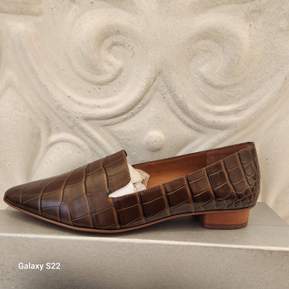 Vince Camuto "Kikie"Chocolate Brown Croco loafers. SOLD SOLD SOLD - Picture 2 of 10